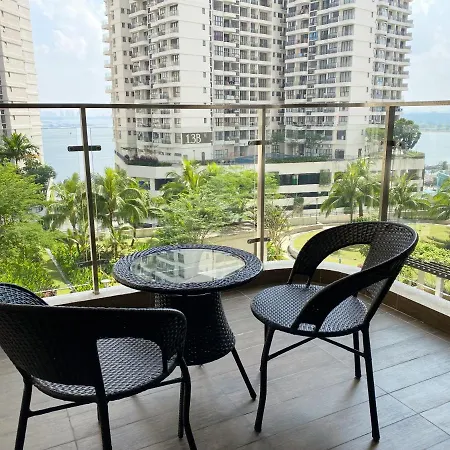 Scenic Country Garden Danga Bay By Lions Bay Apartment Johor Bahru Room photo