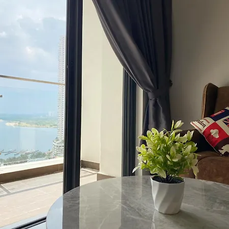 Scenic Country Garden Danga Bay By Lions Bay Apartment Johor Bahru Room photo