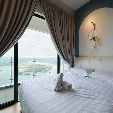 Scenic Country Garden Danga Bay By Lions Bay Apartment Johor Bahru Room photo