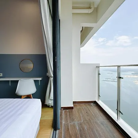 Scenic Country Garden Danga Bay By Lions Bay Apartment Johor Bahru Room photo