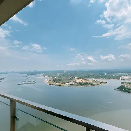 Scenic Country Garden Danga Bay By Lions Bay Apartment Johor Bahru Room photo