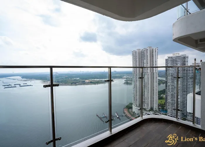 Scenic Country Garden Danga Bay By Lions Bay