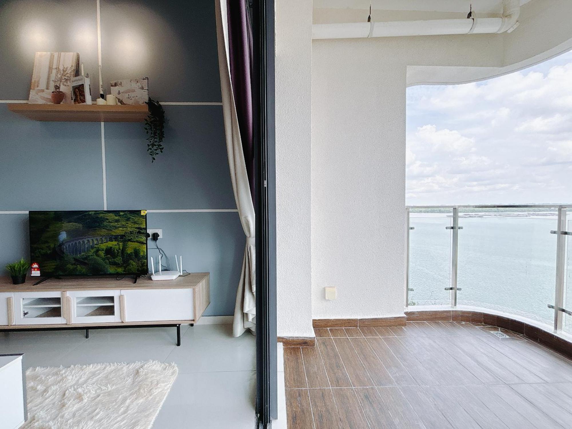 Apartment Scenic Country Garden Danga Bay By Lions Bay *