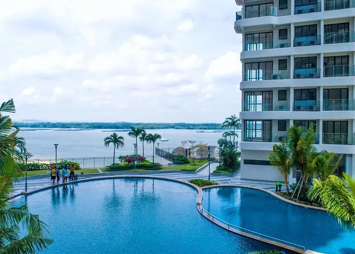 Scenic Country Garden Danga Bay By Lions Bay