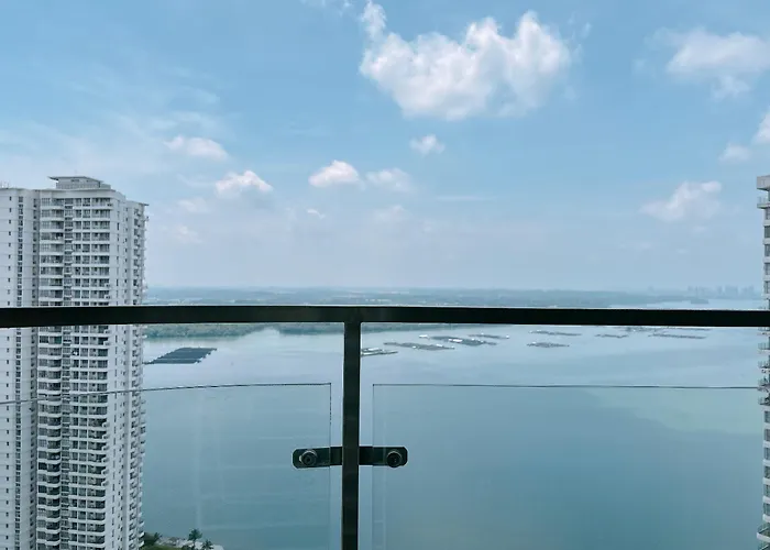 Scenic Country Garden Danga Bay By Lions Bay