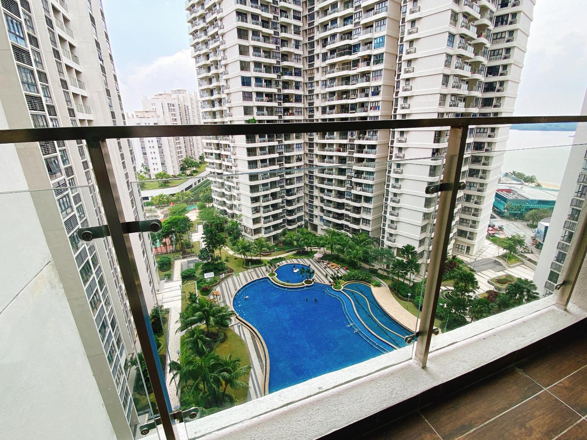 Scenic Country Garden Danga Bay By Lions Bay