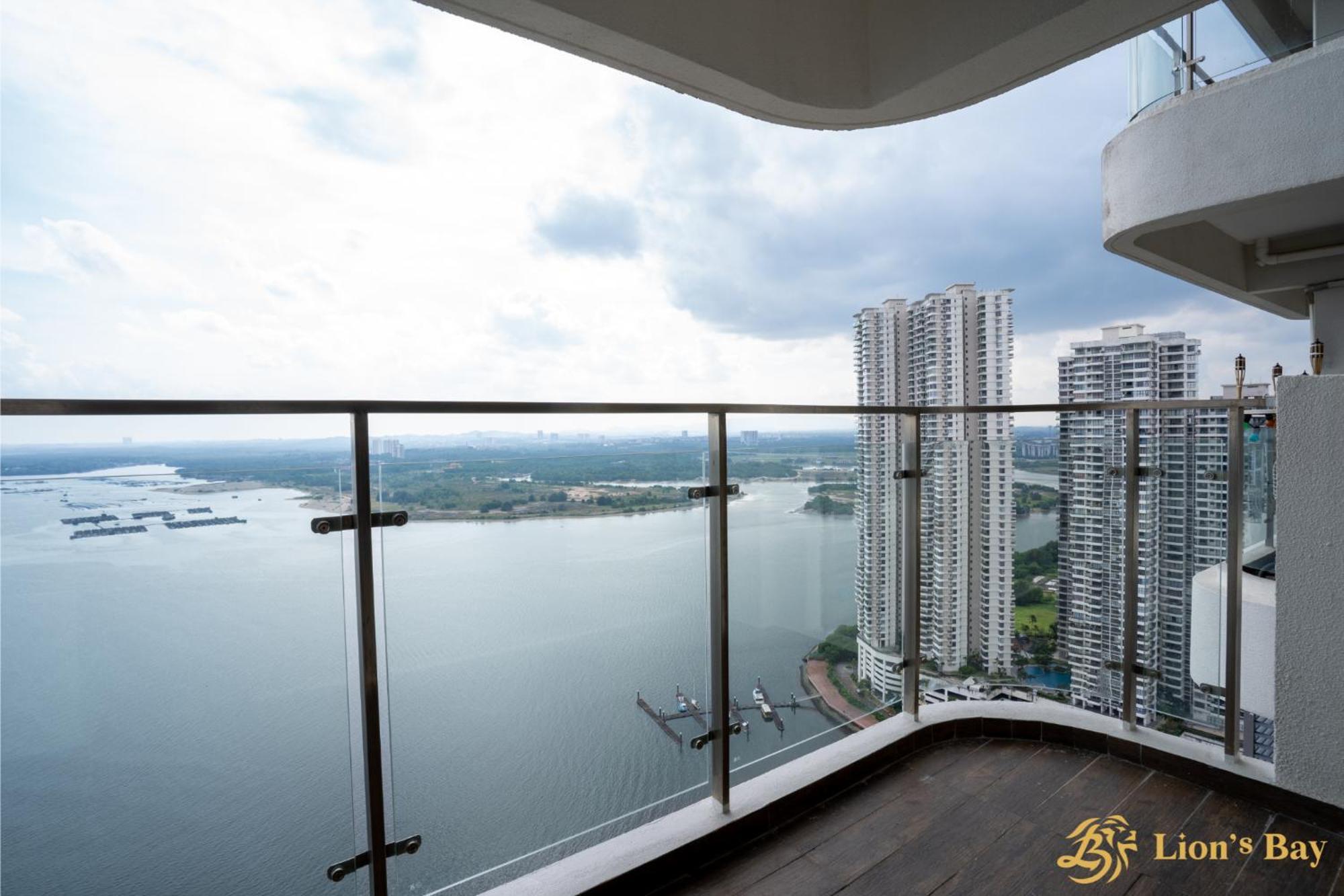 Scenic Country Garden Danga Bay By Lions Bay Apartment *