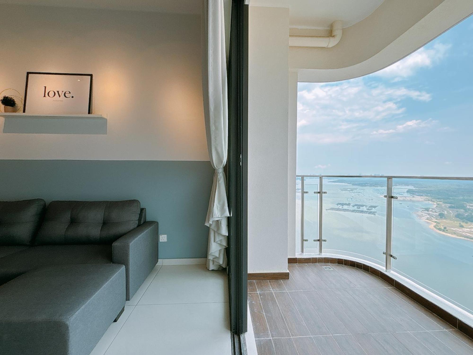 Scenic Country Garden Danga Bay By Lions Bay Apartment *