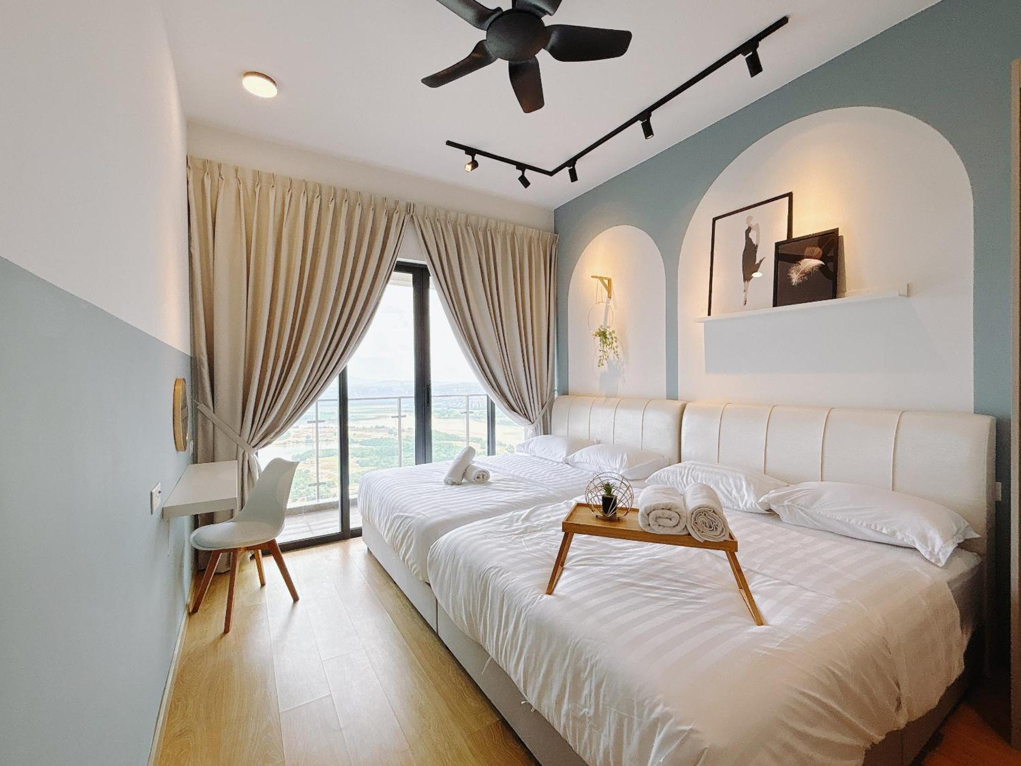 Apartment Scenic Country Garden Danga Bay By Lions Bay *