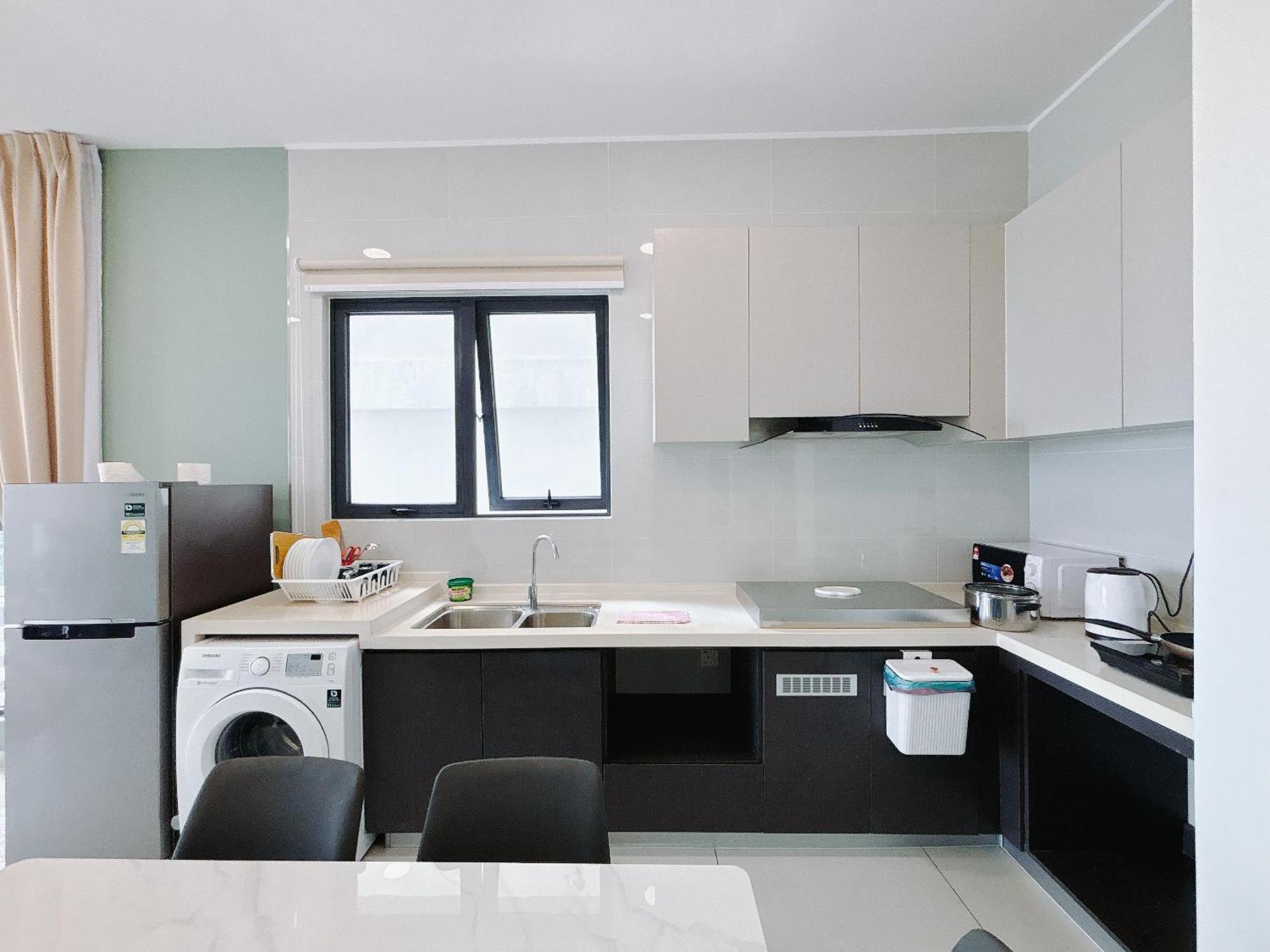 Scenic Country Garden Danga Bay By Lions Bay Apartment