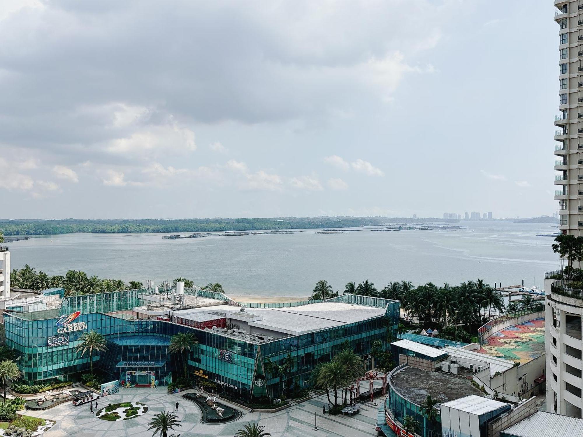 Scenic Country Garden Danga Bay By Lions Bay