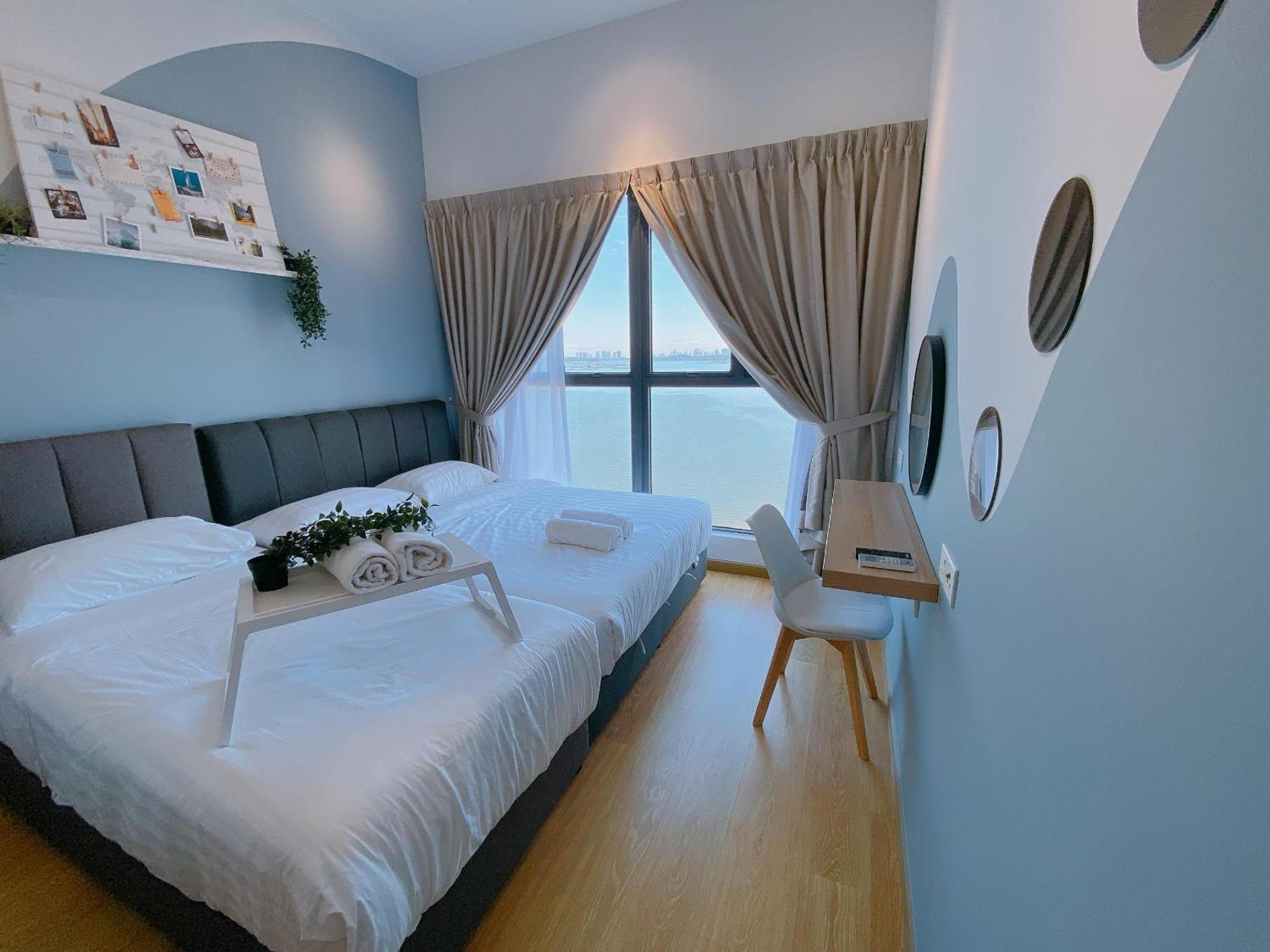 Scenic Country Garden Danga Bay By Lions Bay Apartment