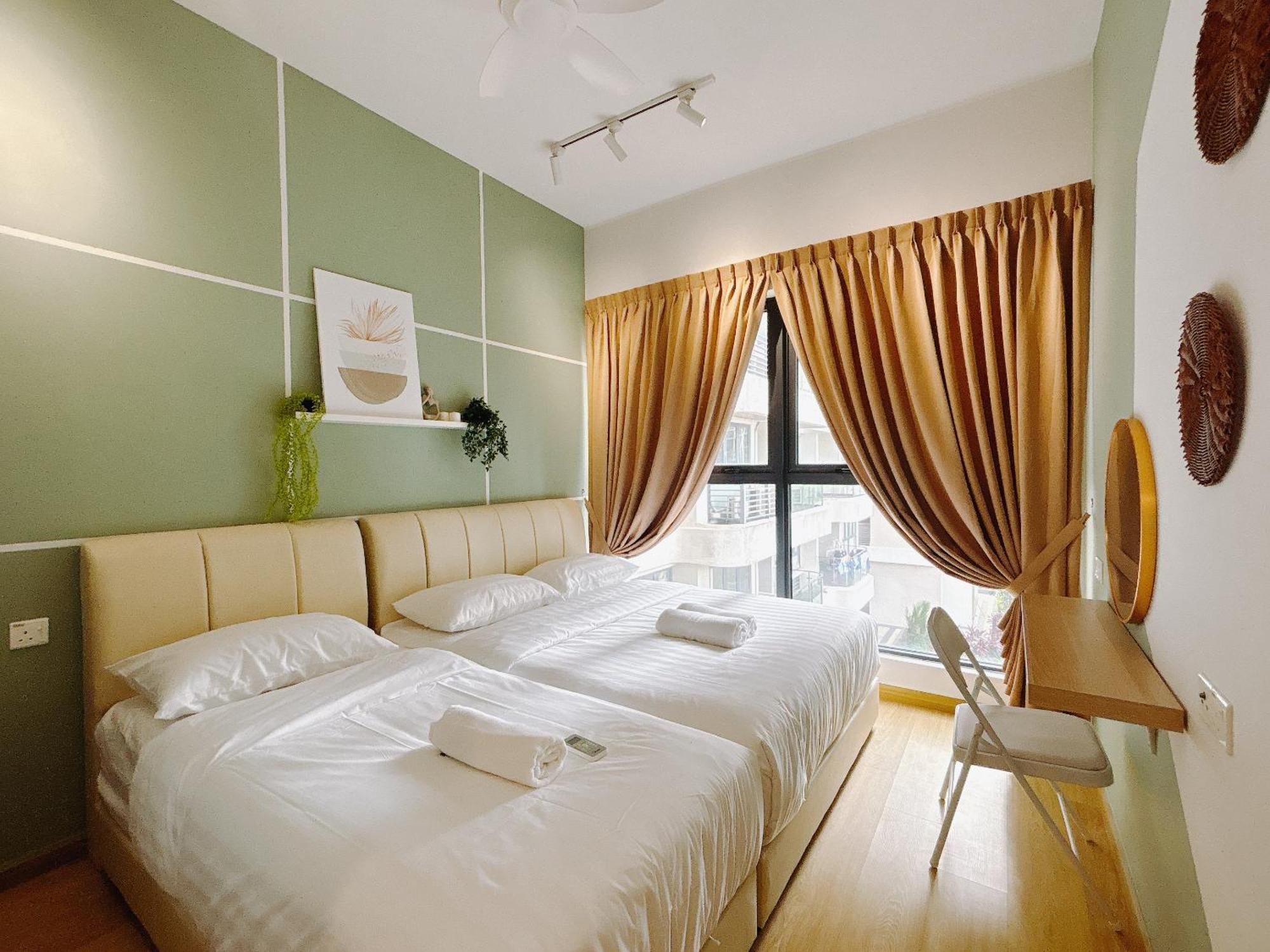 Apartment Scenic Country Garden Danga Bay By Lions Bay *