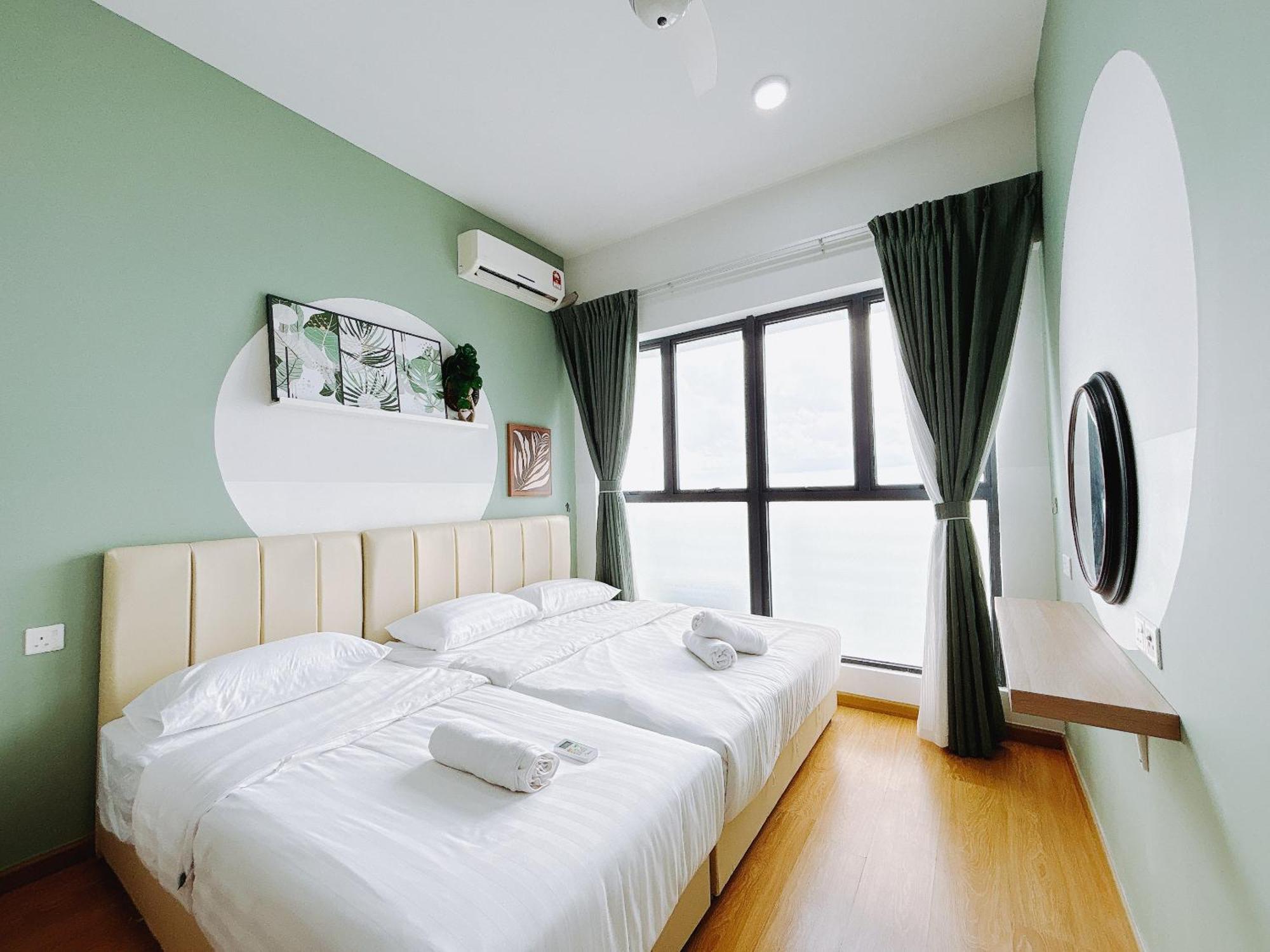 Apartment Scenic Country Garden Danga Bay By Lions Bay *