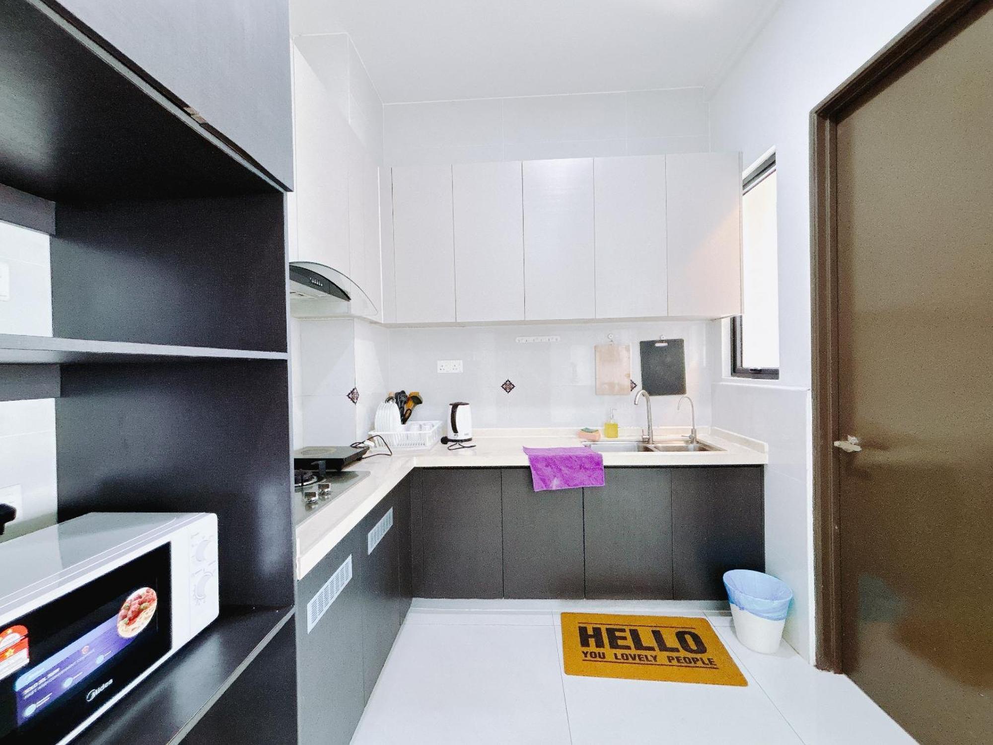 Scenic Country Garden Danga Bay By Lions Bay Apartment