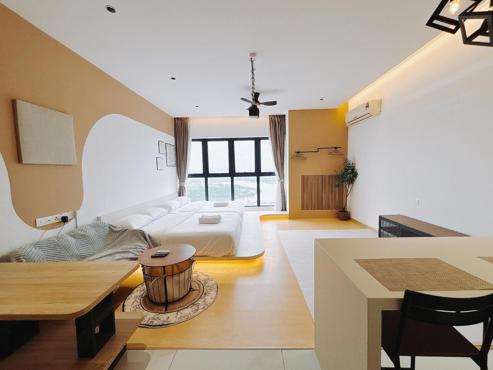 Scenic Country Garden Danga Bay By Lions Bay Apartment *