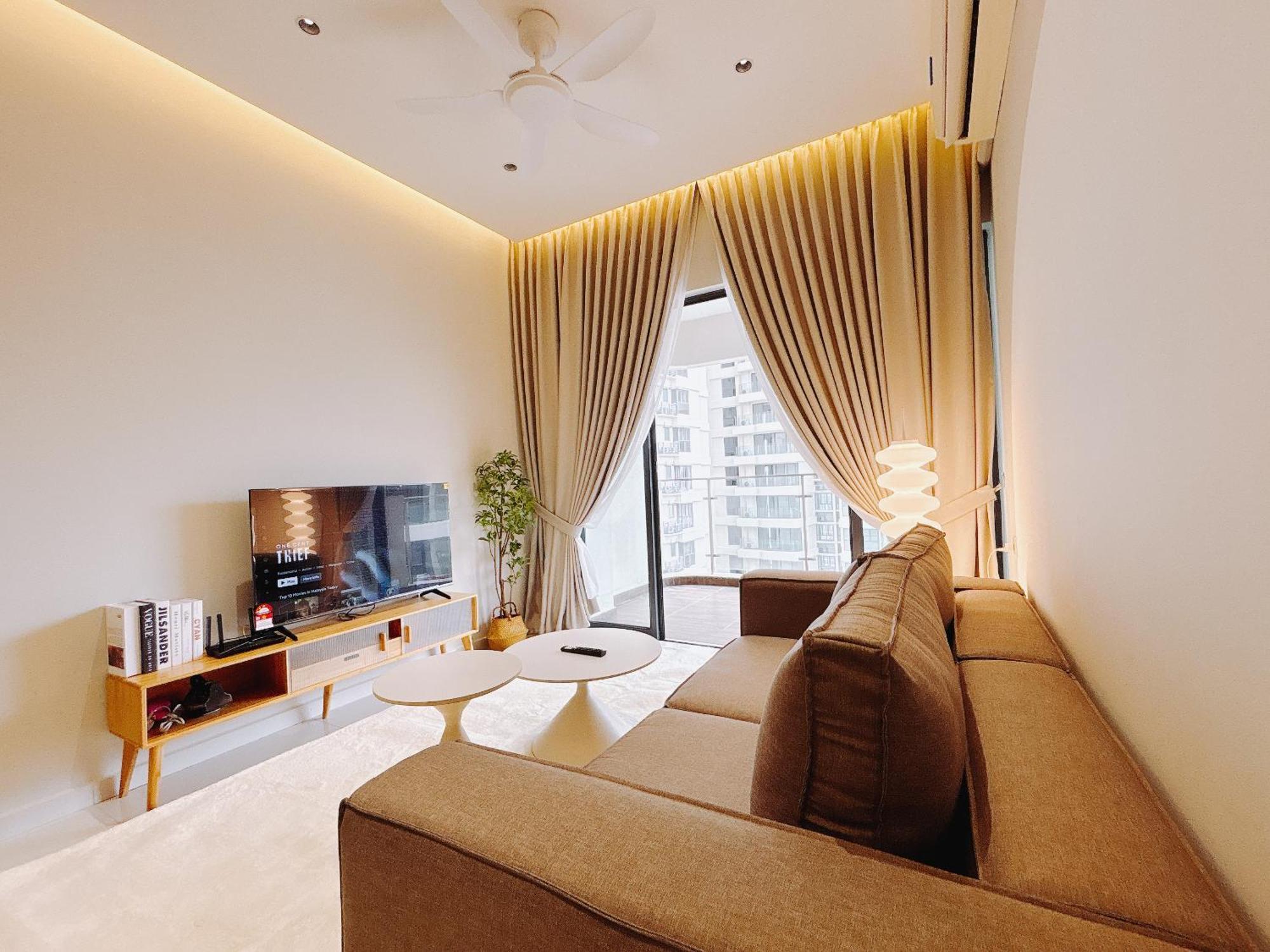 Scenic Country Garden Danga Bay By Lions Bay Apartment