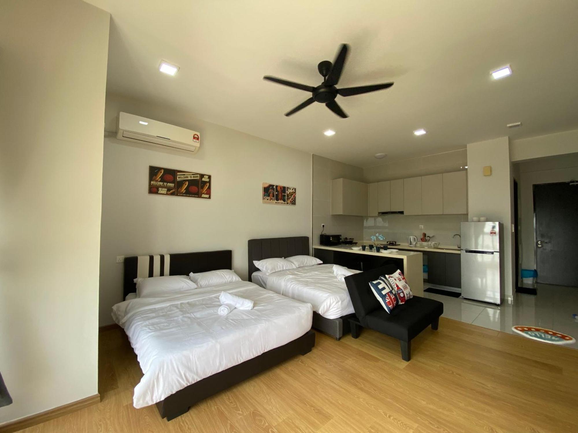 Apartment Scenic Country Garden Danga Bay By Lions Bay