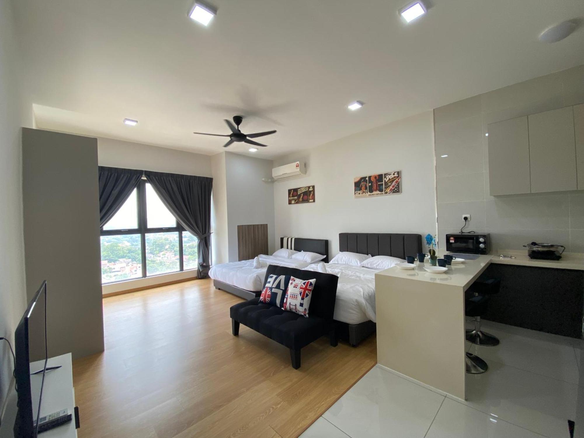 Apartment Scenic Country Garden Danga Bay By Lions Bay