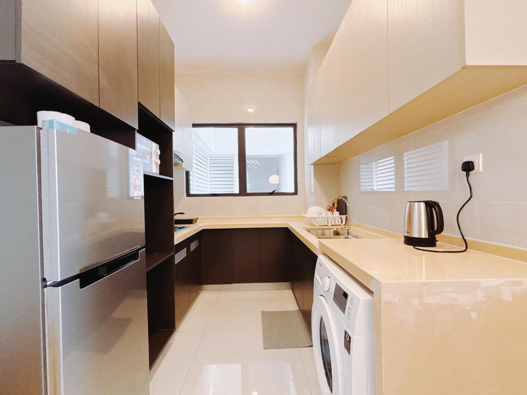 Scenic Country Garden Danga Bay By Lions Bay Apartment