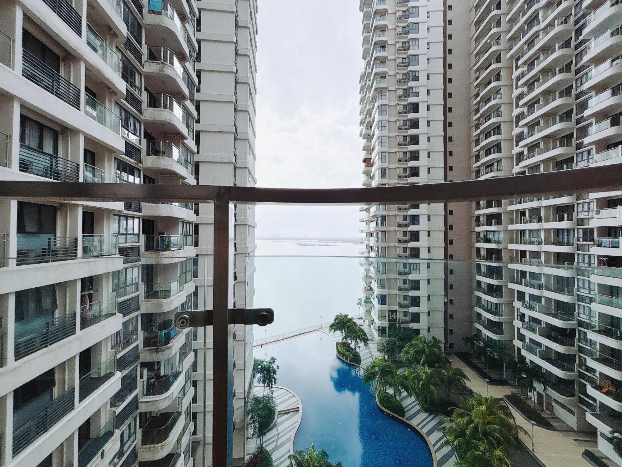 Scenic Country Garden Danga Bay By Lions Bay Apartment *
