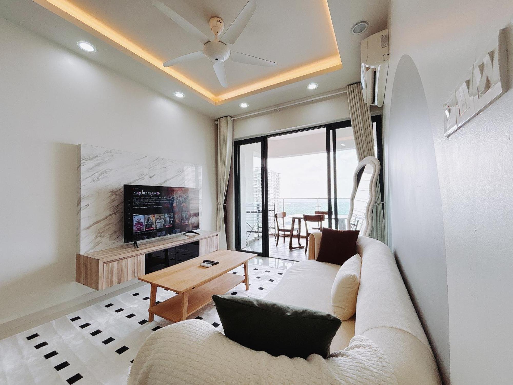 Apartment Scenic Country Garden Danga Bay By Lions Bay *